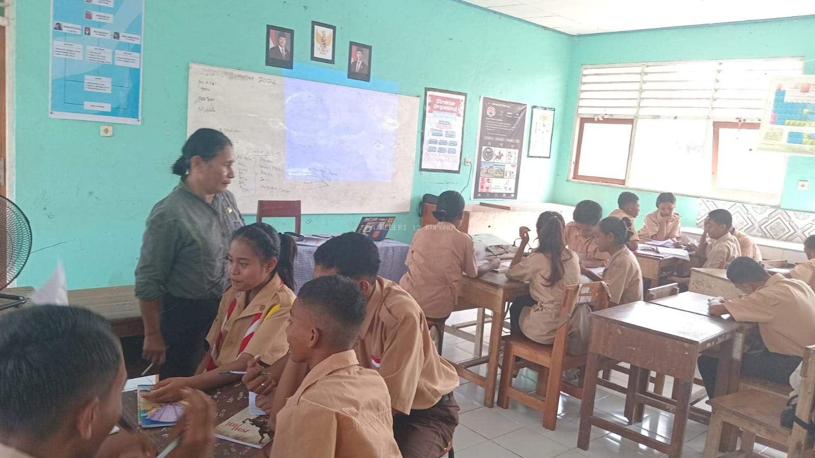 Kepala SMAN 12 Kupang Laksanakan Supervisi Akademik untuk Meningkatkan Mutu Pembelajaran